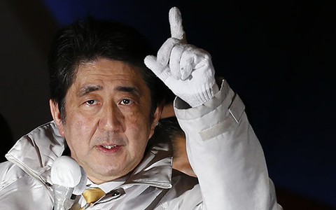 Thủ tướng Shinzo Abe đối mặt nhiều thử thách chông gai