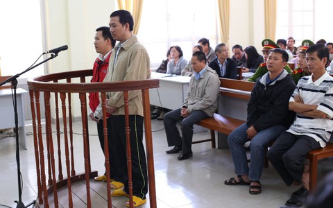 Chiếm đoạt tiền dân để cá độ bóng đá, lãnh 23 năm tù