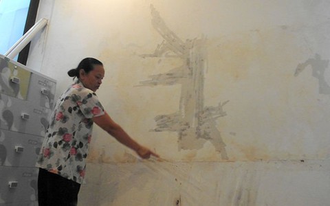 Xây nhà lấn chiếm đường cống