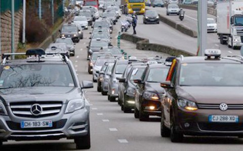 Pháp: taxi đổ về Paris chống Uber