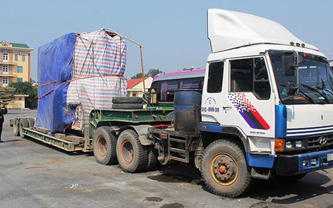 Xe siêu trọng 70 tấn trốn trạm cân