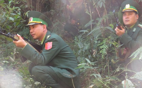 Con trai người anh hùng