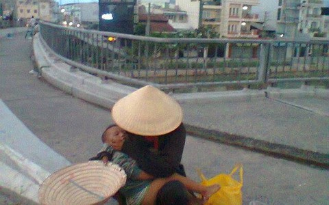 Cho tiền người ăn xin là tiếp tay chăn dắt