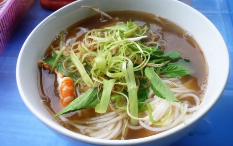 Bún nước lèo ấm lòng chiều mưa miền Tây