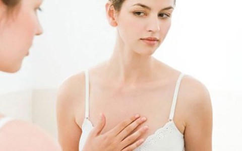 Ám ảnh ngực lép “không được” ra đường