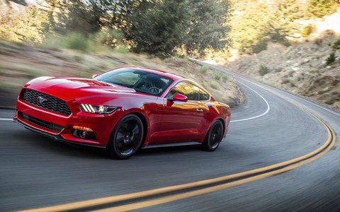 Dân châu Âu xài Ford Mustang 2015 giá "chát"