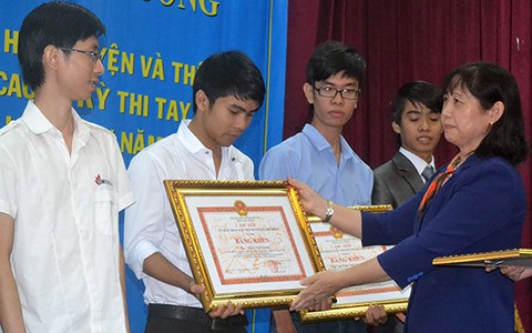 Vinh danh HSSV giỏi nghề