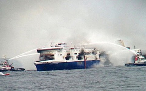 Hai thủy thủ Albani thiệt mạng khi lai dắt phà Norman Atlantic