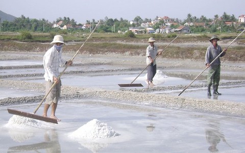 Nâng tỷ trọng sản xuất muối qua chế biến