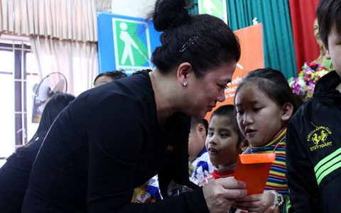 Quà tết sớm cho người mù ở Huế