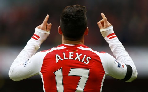 Sanchez giúp Arsenal rửa hận