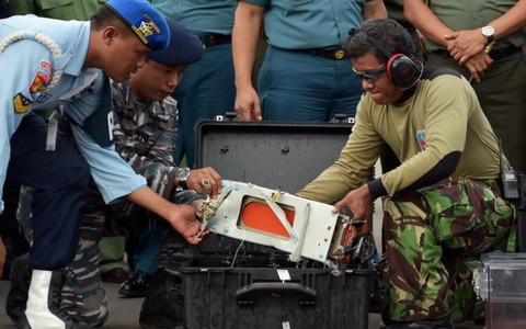 Xác định vị trí động cơ máy bay AirAsia QZ8501
