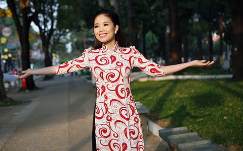 Cô Năm mê hát cải lương