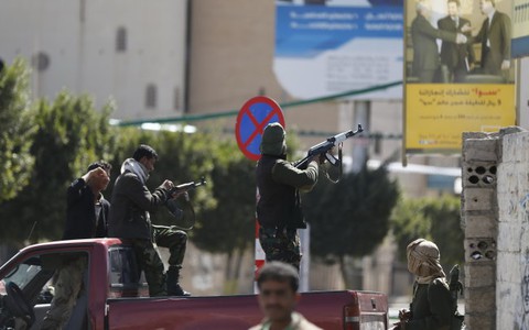 Thủ tướng Yemen bị ám sát hụt, thủ đô hỗn loạn
