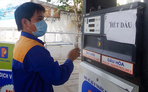 ​“Đỏ mắt” tìm mua... dầu lửa