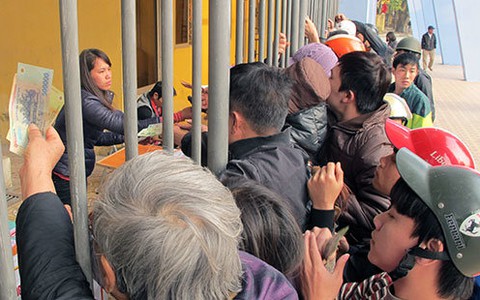 Chen chúc mua vé xem trận Hải Phòng - HAGL