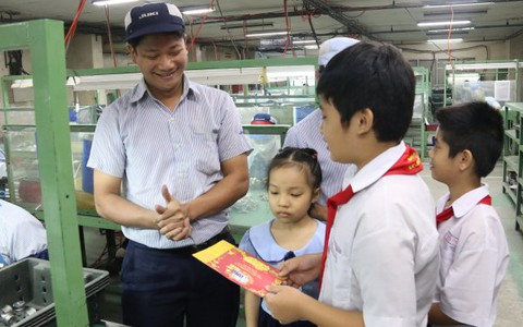 Những “thiên thần nhỏ” tặng vé yêu thương