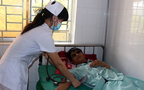 Người đàn ông bị ong chích trên 300 mũi đã hồi phục