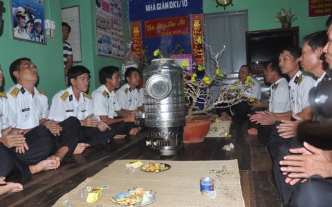Tết sớm trên nhà giàn DK1