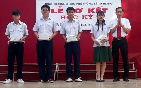 Sa sút vì trường sắp giải thể?