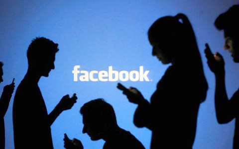 ​Giận Facebook vì buộc dùng tên thật