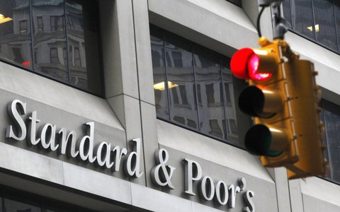 Nga tố hãng xếp hạng tín dụng S&P “làm theo lệnh Mỹ”