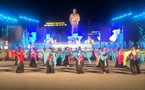Gần 600 người biểu diễn đêm vinh danh dân ca ví, dặm