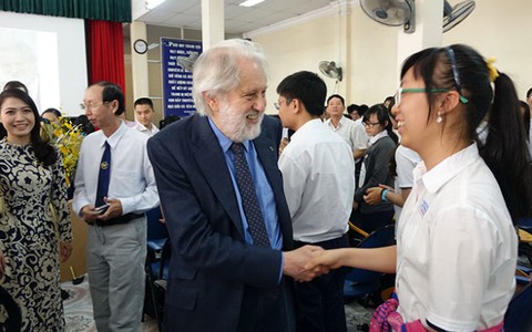 300 học sinh giao lưu với Huân tước David Puttnam
