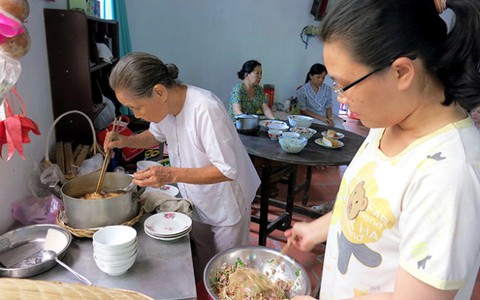 ​Bữa cơm trưa 30