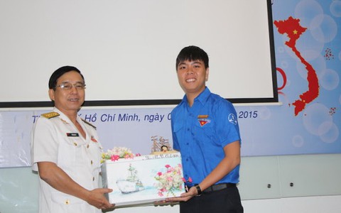 350 thư tay và thiệp chúc tết gửi chiến sĩ Trường Sa