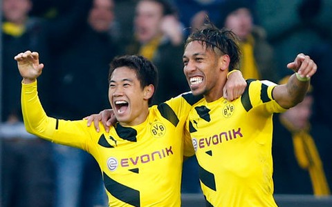 Thắng Freiburg, Dortmund tạm thoát vị trí chót bảng