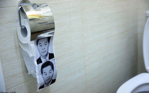 Trung Quốc thu hồi giấy vệ sinh in hình ông Lương Chấn Anh