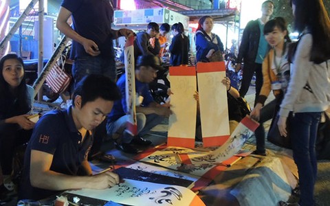 Những “ông đồ” sinh viên