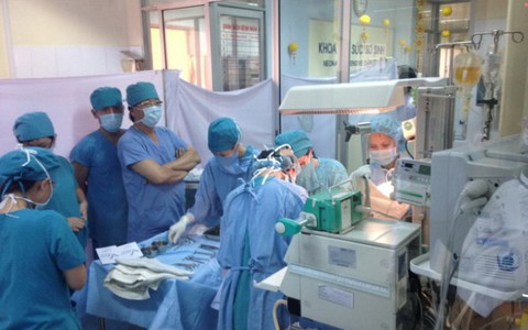 Phẫu thuật tim thành công cho bệnh nhi 4 ngày tuổi