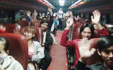 Miễn phí vé xe cho hàng ngàn công nhân về quê