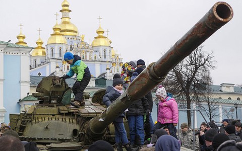 Ukraine và quân ly khai nhất trí rút vũ khí hạng nặng