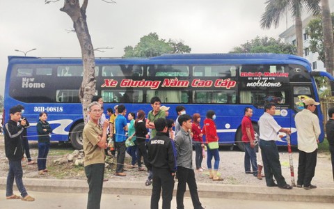 Xe khách 42 chỗ nhồi nhét...76 người