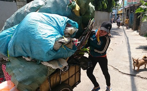 Hồi hộp chờ... 5 triệu yen trong thùng loa cũ