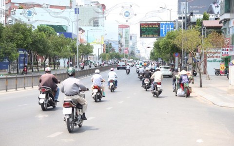 ​Hàng loạt bảng quang báo điện tử bị hư hỏng