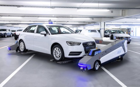 Audi chế tạo hai robot giúp việc thông minh
