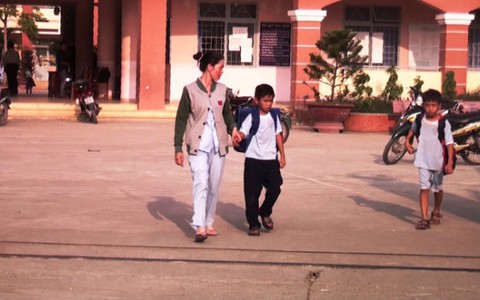 Đình chỉ cơ sở nấu ăn đưa thịt thối vào trường tiểu học