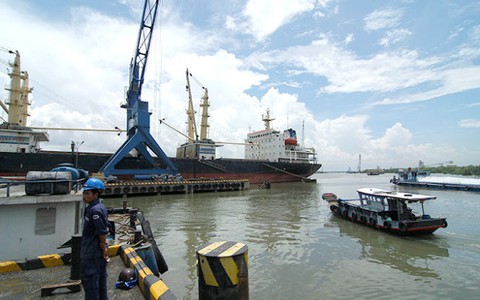 Doanh nghiệp tố cảng “ăn chặn”
