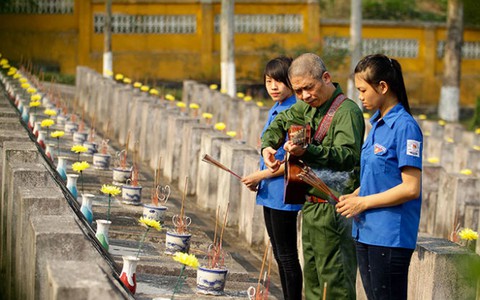 Hát thương đồng đội