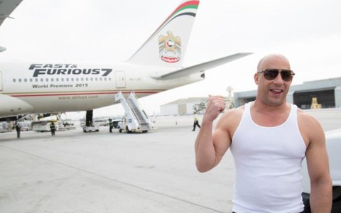 In tựa phim‘Fast & Furious 7’ lên máy bay Boeing 777