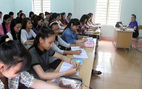 ​Giảng viên đi dạy trễ: phải bồi thường