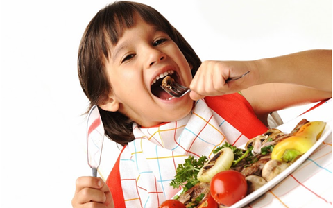 Giúp bé có bữa ăn thoải mái và ngon miệng