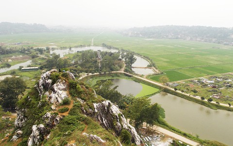 ​Du xuân vãn cảnh núi Trầm