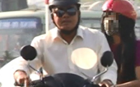 Ép gái quê đi bán cà phê ôm