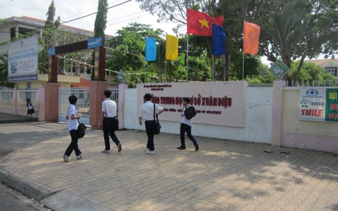 Học sinh lớp 8 nhờ người "thanh toán" bạn cùng trường
