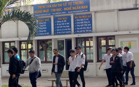 Trường bất ngờ đưa chuẩn đầu ra, sinh viên lo lắng